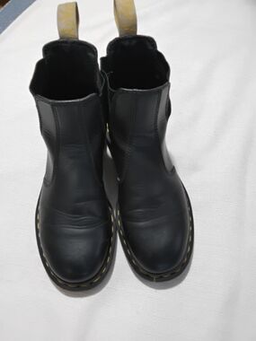 Dr. Martens Vegan Quad Black Leather Chukka Boots with Yellow Stitching Tabs Sz7